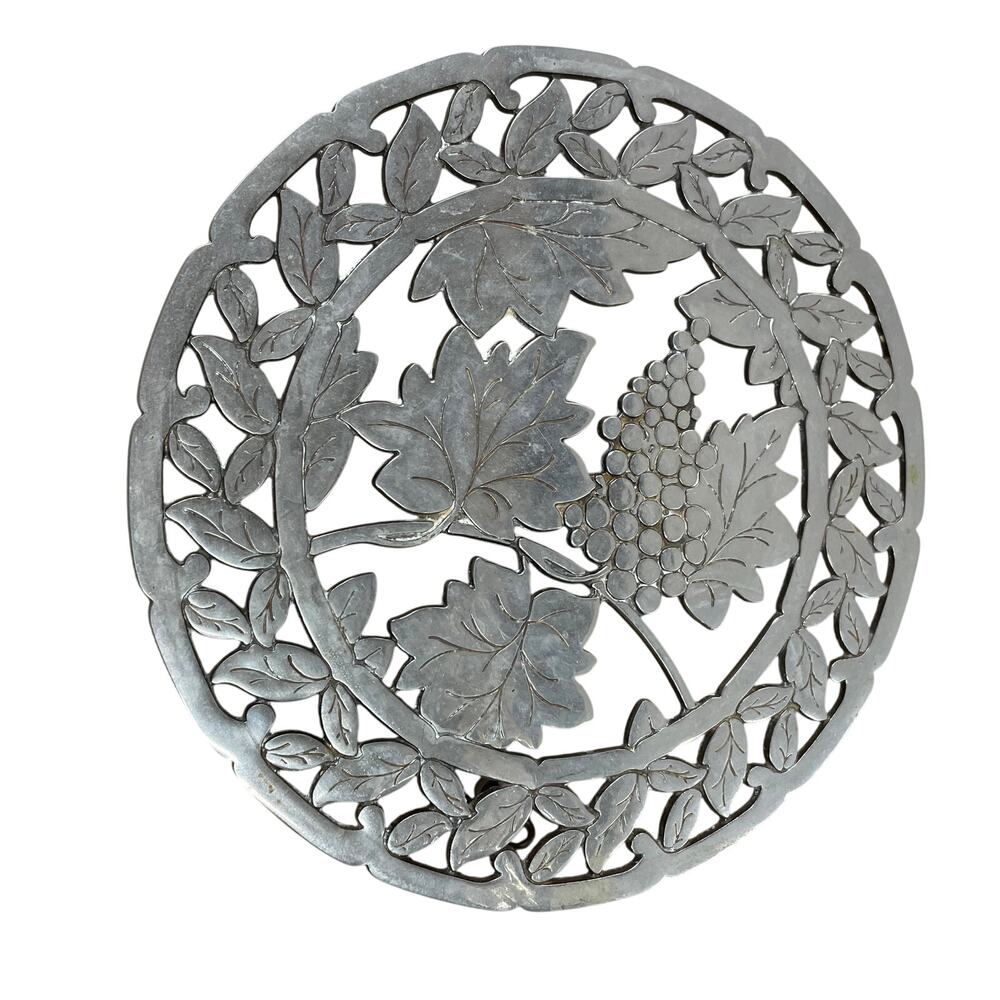 Vintage Italy Taunton Silver Plate Medallion Grapevine Pot Holder Good Condition
